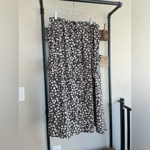 New without tags floral skirt